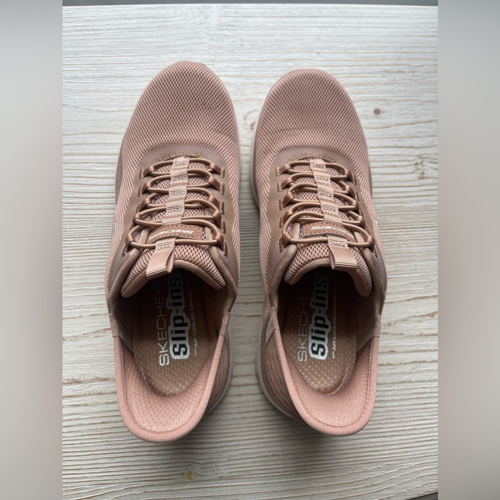 Sketchers slip on sneakers